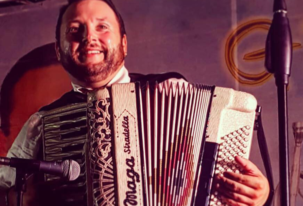 Familia Piemontesa organiza una noche de música y gastronomía típica