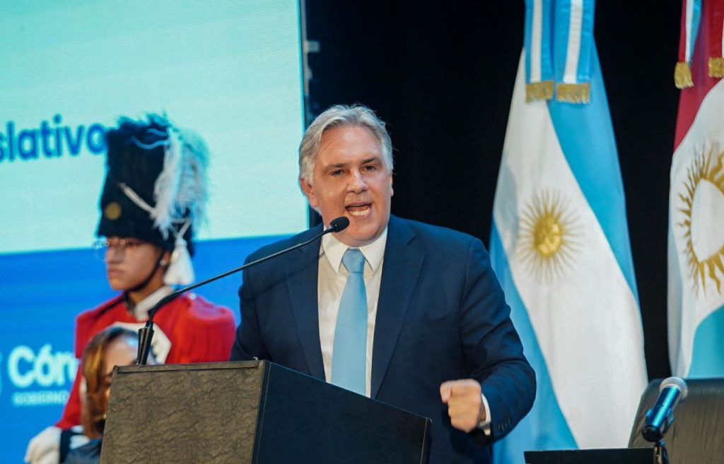 Llaryora anunció una suba de la jubilación mínima provincial a 800 mil pesos