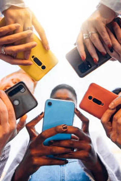 Según un estudio, el 95% de adolescentes cordobeses prefiere el celular por sobre la radio o la tv