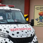Bomberos Voluntarios de Morteros presentan el escudo conmemorativo por su 50° aniversario