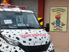Bomberos Voluntarios de Morteros presentan el escudo conmemorativo por su 50° aniversario