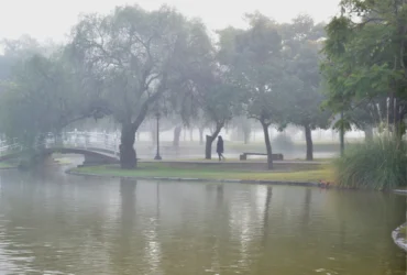 Anuncian niebla para este miércoles y probabilidad de lluvias hacia el jueves