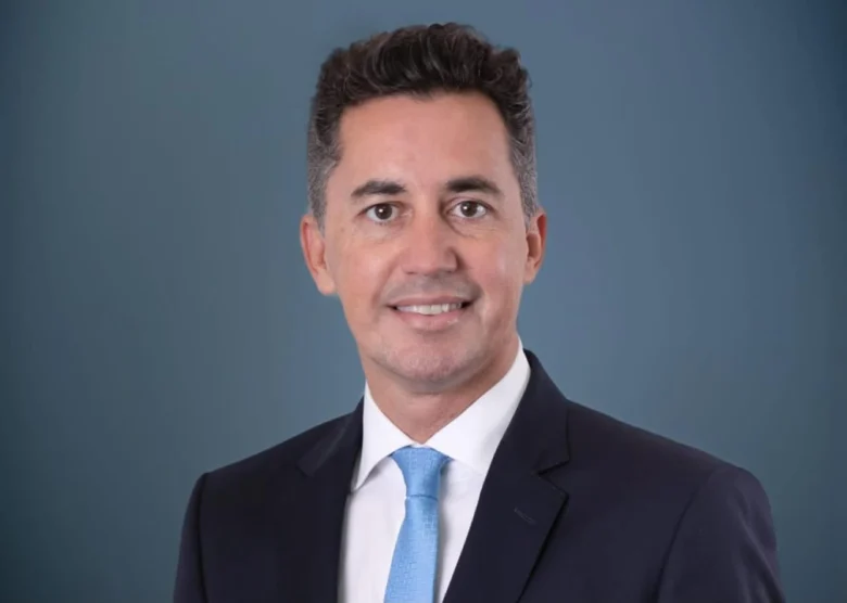 El ministro Manuel Calvo asume la Jefatura de Gabinete