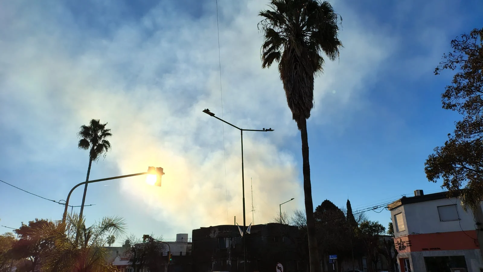 ¿A qué se debe el humo que se observa en el noroeste de Morteros?