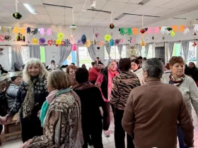 Gran matiné para adultos mayores celebrando el Día del Amigo