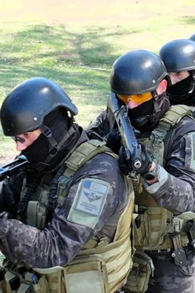 ¿Cuántos jóvenes se inscribieron para formar parte de la Fuerza Policial Antinarcotráfico?