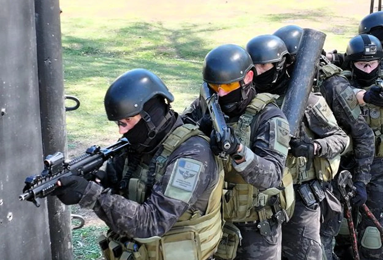 ¿Cuántos jóvenes se inscribieron para formar parte de la Fuerza Policial Antinarcotráfico?