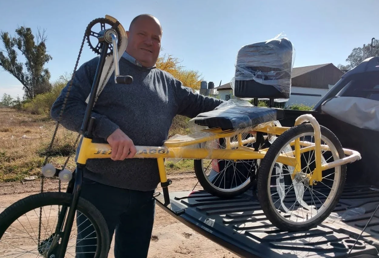 Empresario morterense entregó seis bicicletas adaptadas y busca sumar a más personas a su iniciativa solidaria