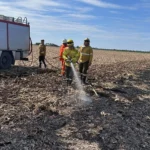 Bomberos controlaron un incendio de rastrojo de maíz en Colonia San Pedro