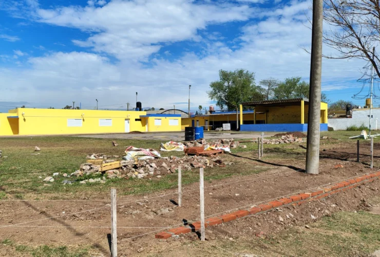 Morteros: Avanzan las obras para transformar una esquina del Centro Vecinal Roca en una plazoleta