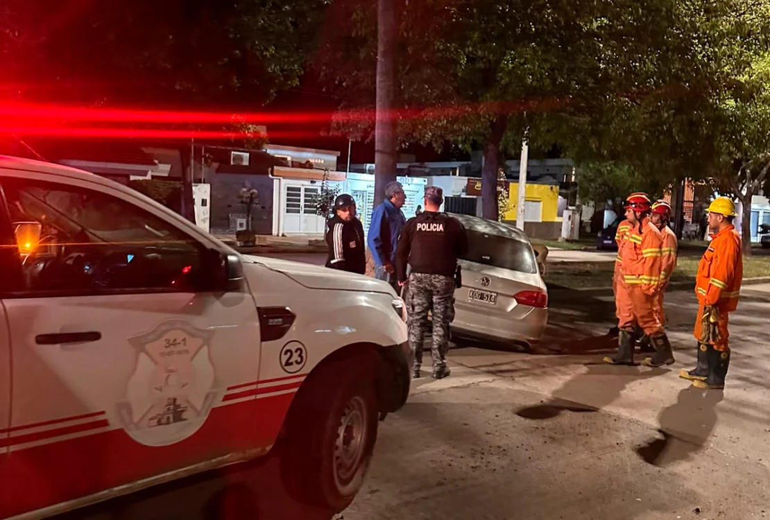 Bomberos colaboraron tras una colisión entre dos vehículos en Morteros