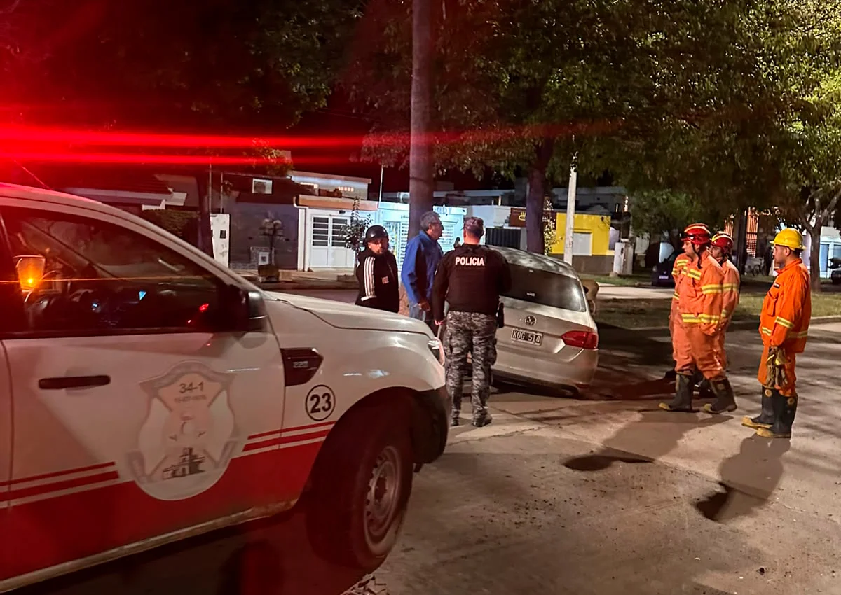 Bomberos colaboraron tras una colisión entre dos vehículos en Morteros