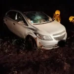 Bomberos de Morteros asistieron a un automóvil que despistó en un camino rural