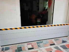 ¿Cuánto cuesta colocar una compuerta de aluminio para evitar el ingreso de agua en una vivienda o comercio?