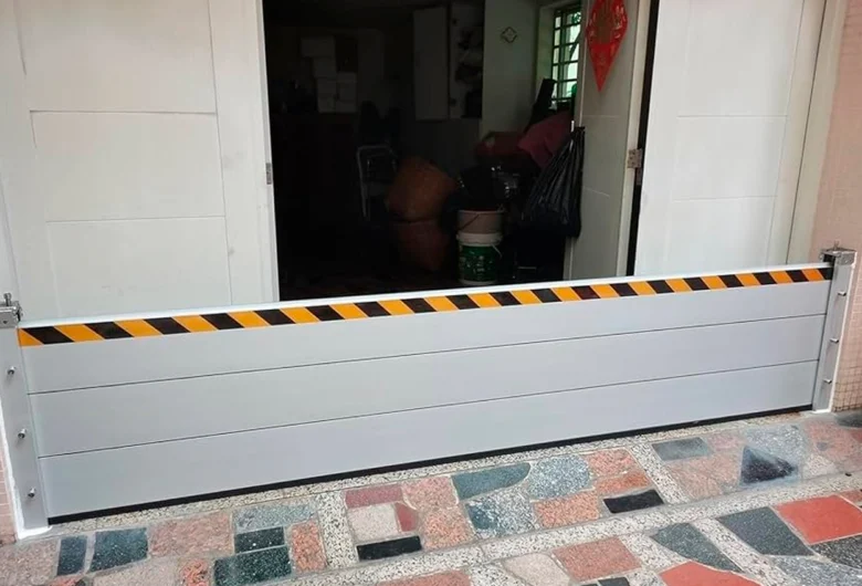 ¿Cuánto cuesta colocar una compuerta de aluminio para evitar el ingreso de agua en una vivienda o comercio?